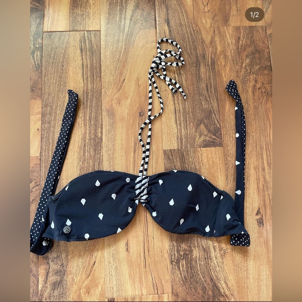 Volcom bikini top.